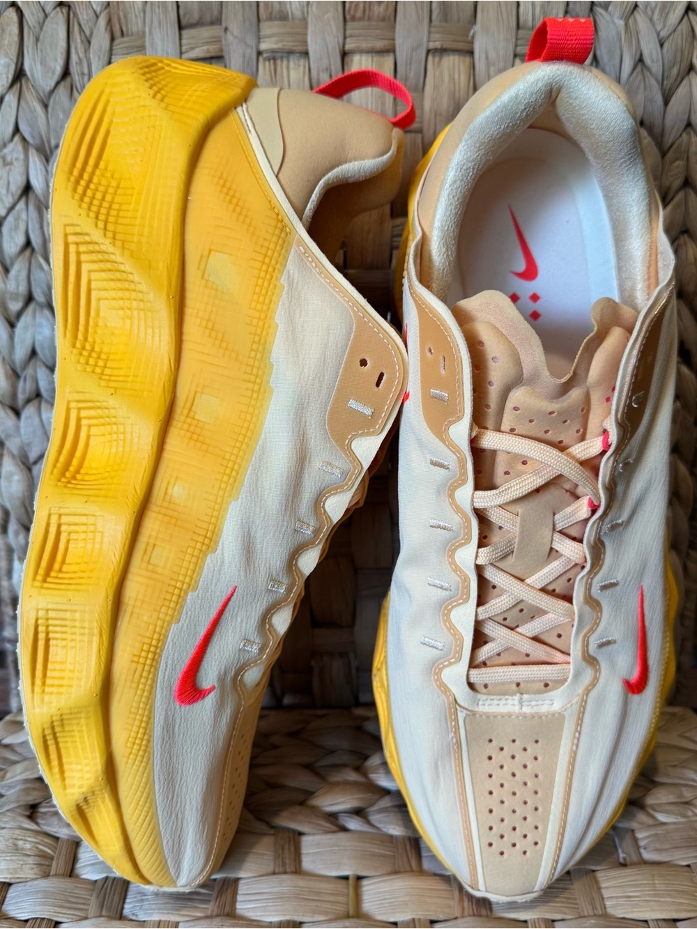 Nike Mens 11.5 NWOT Shoes Ava Rover Celestial Gold Bright Crimson DX4215-205